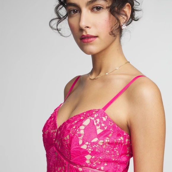 WHBM Sleeveless Lace Fit & Flare Midi Dress - Picture 2 of 4